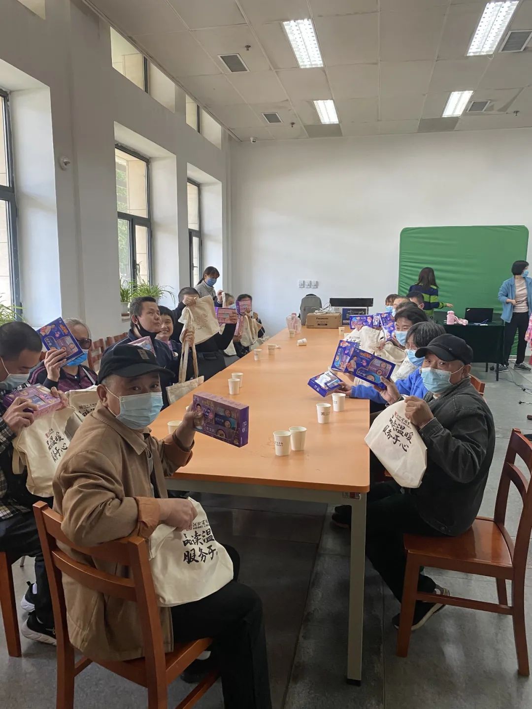 “触知世界 阅享生活”——庆祝建党百年暨第38届国际盲人节活动在河北省图书馆举办(图1)